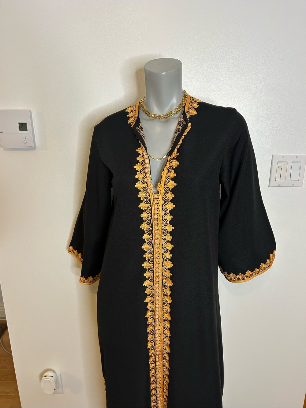 Elegant and authentic Caftan in black with orange trim❤️Never used - Picture 3 of 15